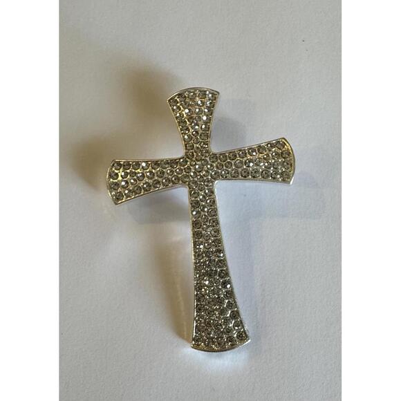 Jewelry - Elegant Rhinestone Cross Pendant